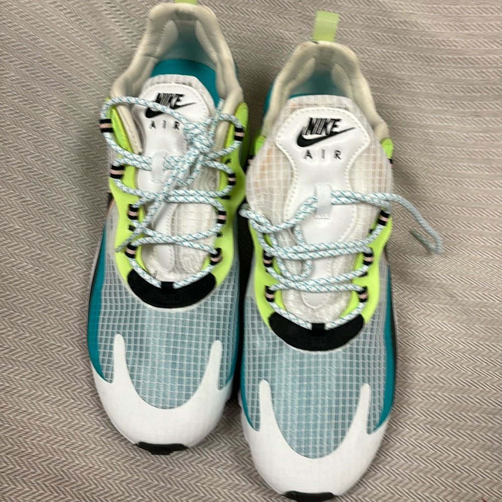 Men’s Nike Air Max 270 worn once